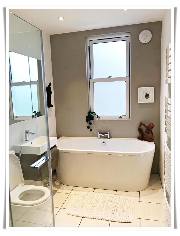 Spacious And Modern 2 Bedroom Flat Near The City Centre إدنبرة المظهر الخارجي الصورة